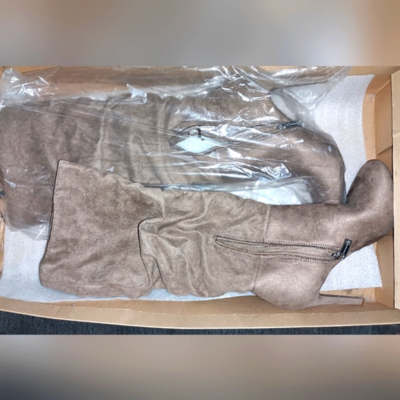 Knee high womans boots - Picture 2 of 2